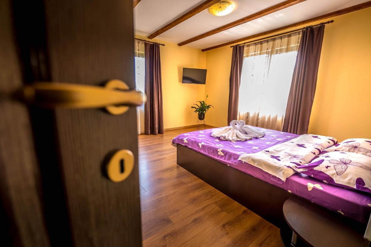 Casa De Vacanta Sadu Экстерьер фото
